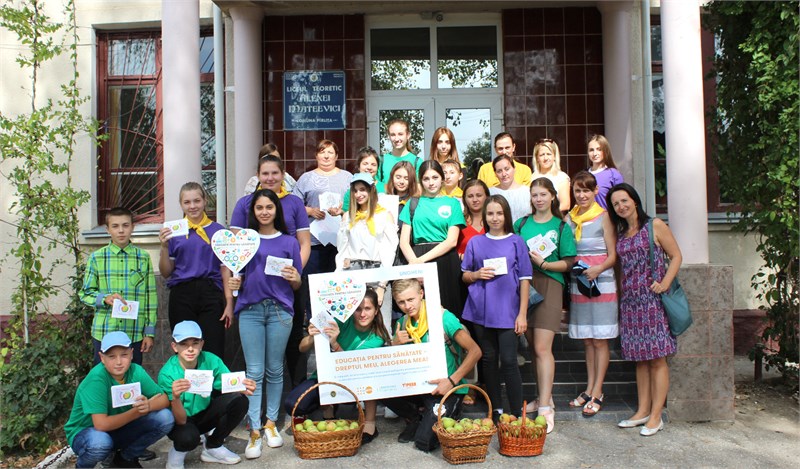 Awareness march organized by teenagers from Pîrliţa village, Ungheni district